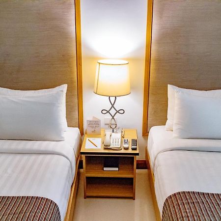 Crown Regency Courtyard Resort Balabag  Экстерьер фото