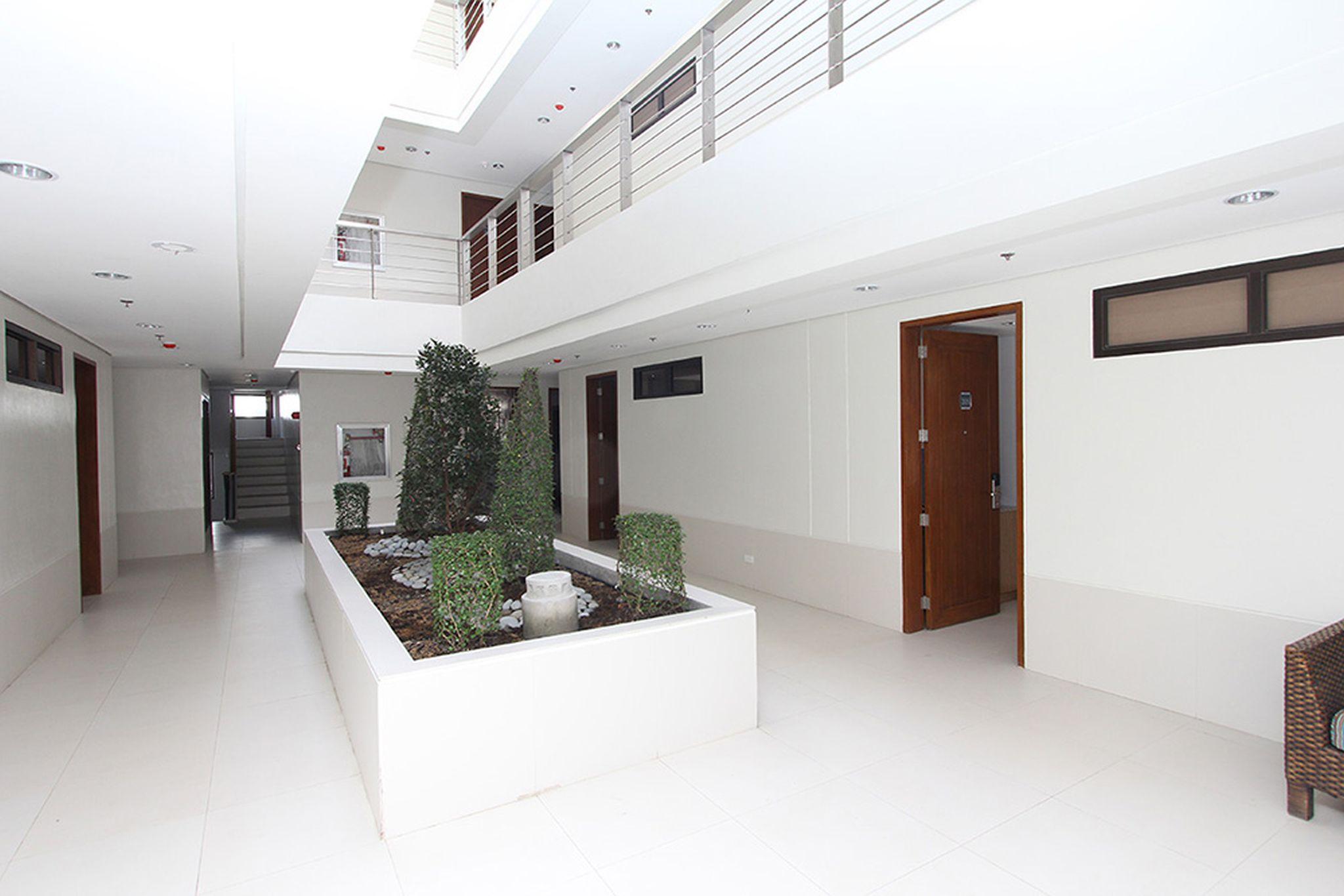 Crown Regency Courtyard Resort Balabag  Экстерьер фото