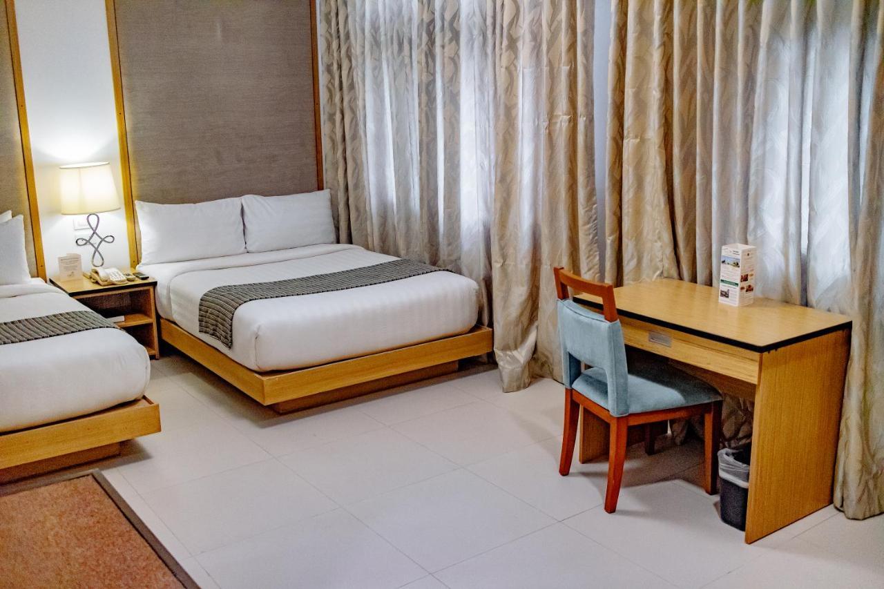 Crown Regency Courtyard Resort Balabag  Экстерьер фото