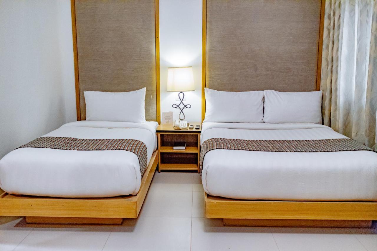Crown Regency Courtyard Resort Balabag  Экстерьер фото
