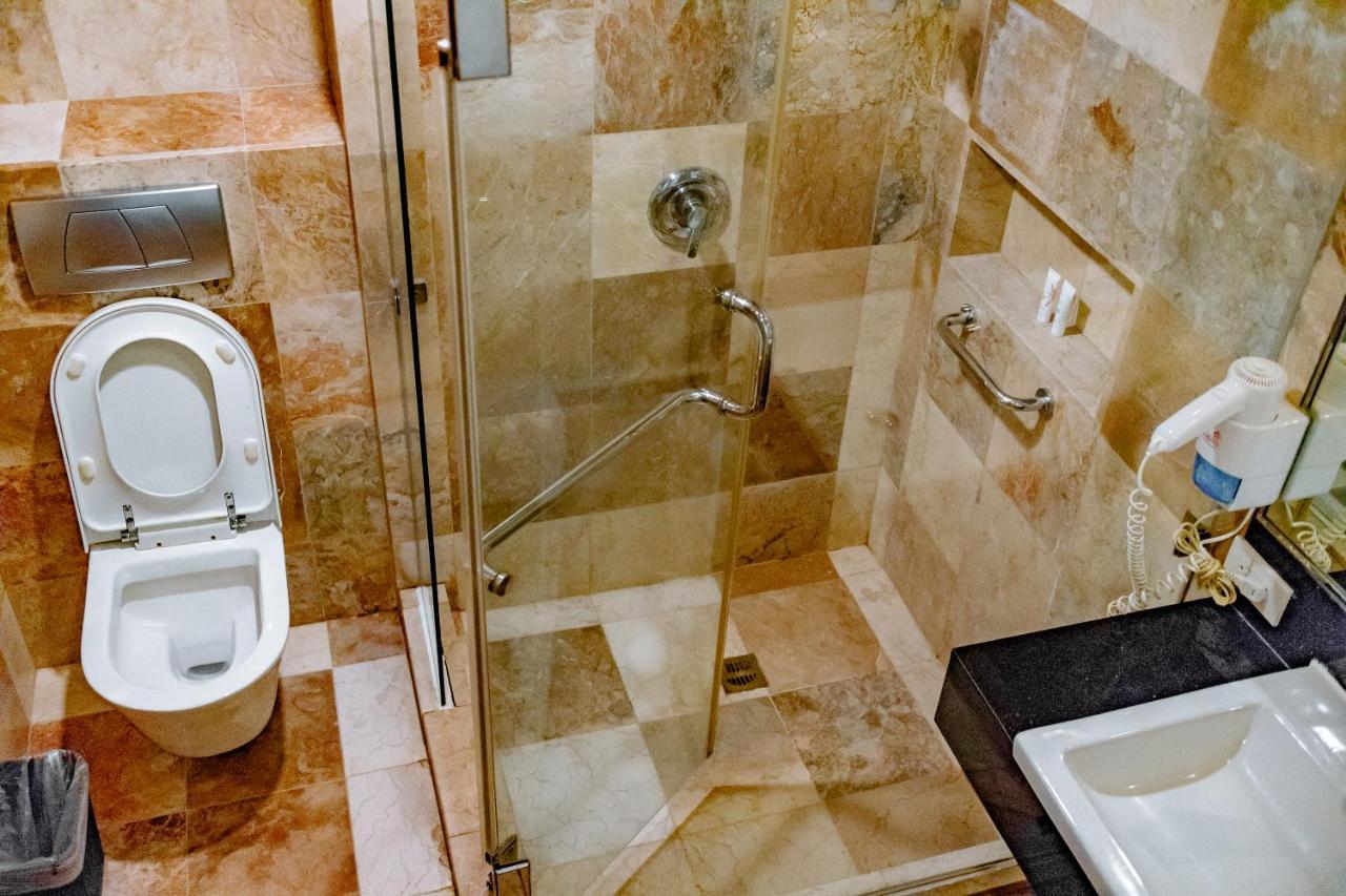 Crown Regency Courtyard Resort Balabag  Экстерьер фото