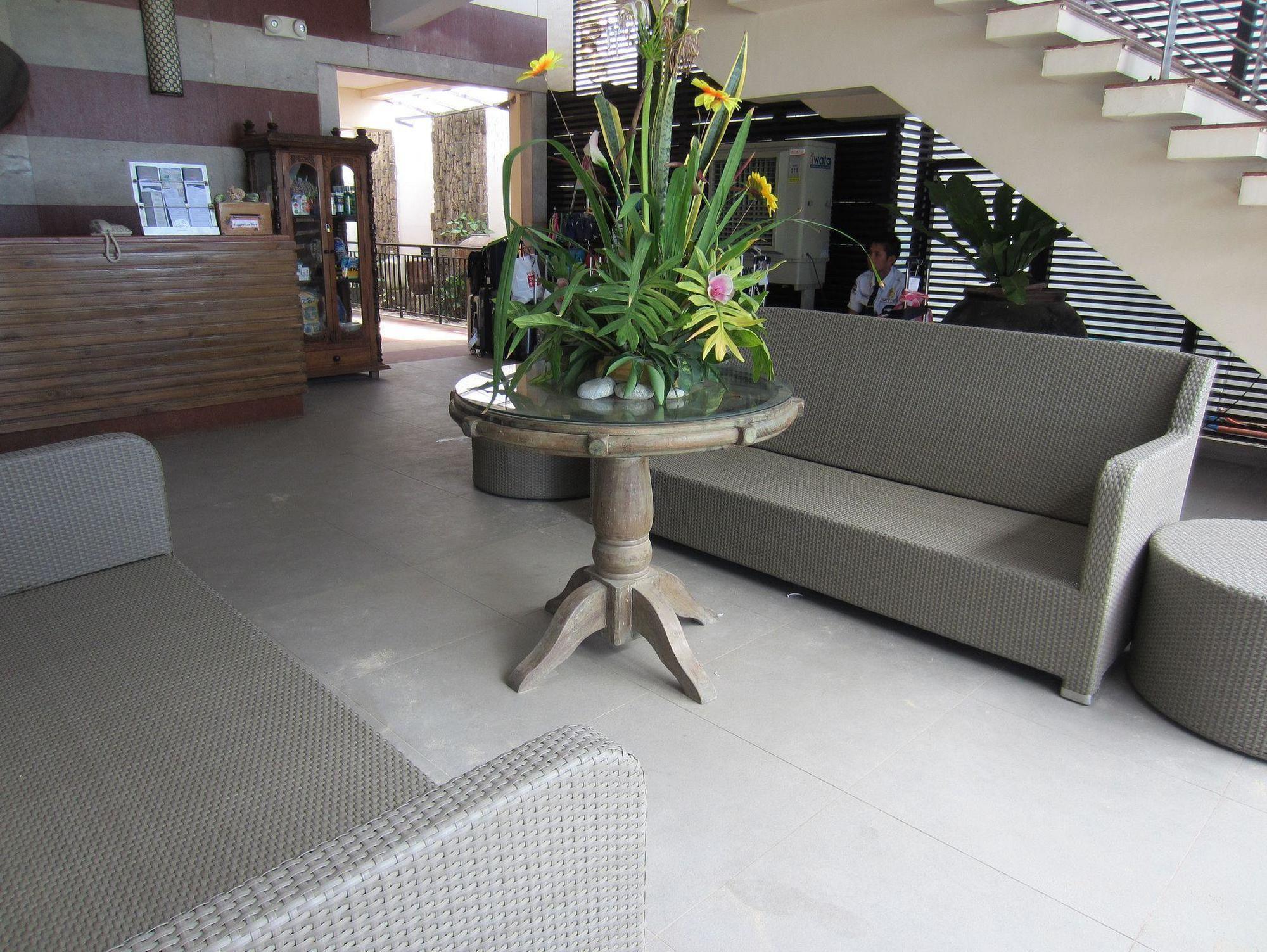 Crown Regency Courtyard Resort Balabag  Экстерьер фото