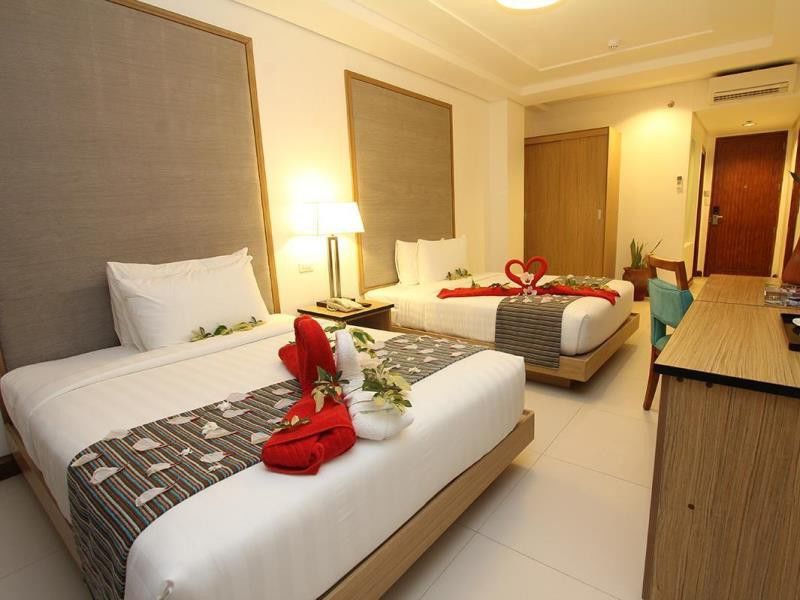 Crown Regency Courtyard Resort Balabag  Экстерьер фото