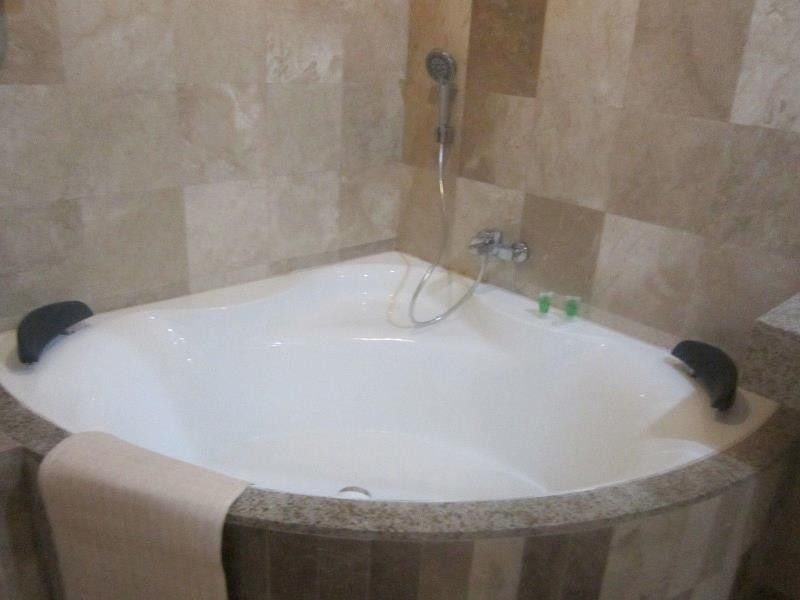 Crown Regency Courtyard Resort Balabag  Экстерьер фото