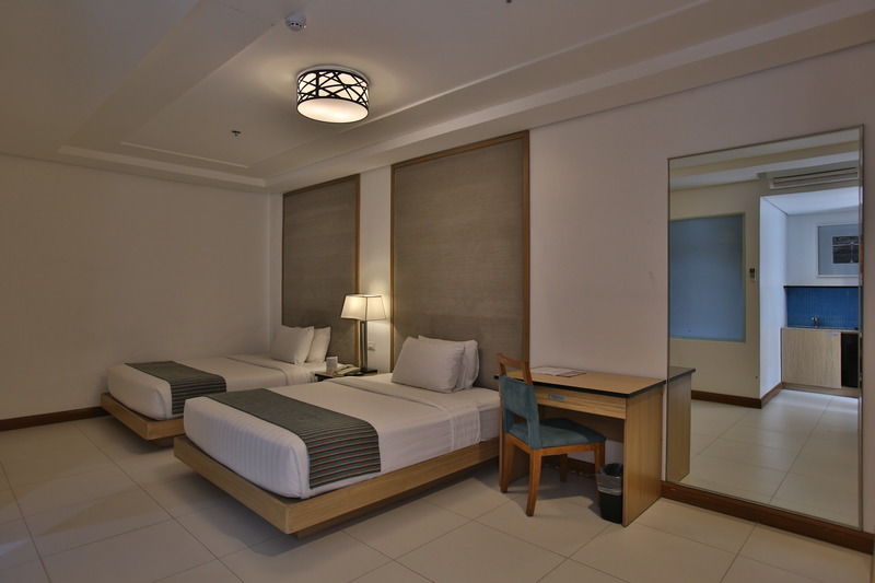 Crown Regency Courtyard Resort Balabag  Экстерьер фото
