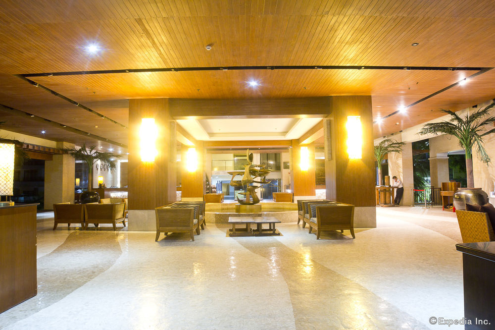 Crown Regency Courtyard Resort Balabag  Экстерьер фото