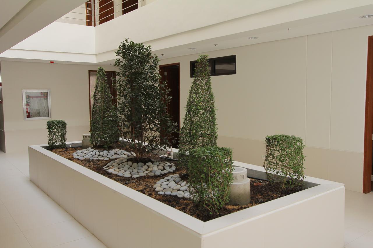 Crown Regency Courtyard Resort Balabag  Экстерьер фото