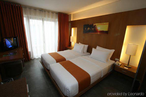 Crown Regency Courtyard Resort Balabag  Экстерьер фото