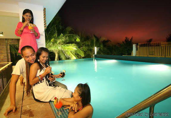 Crown Regency Courtyard Resort Balabag  Экстерьер фото