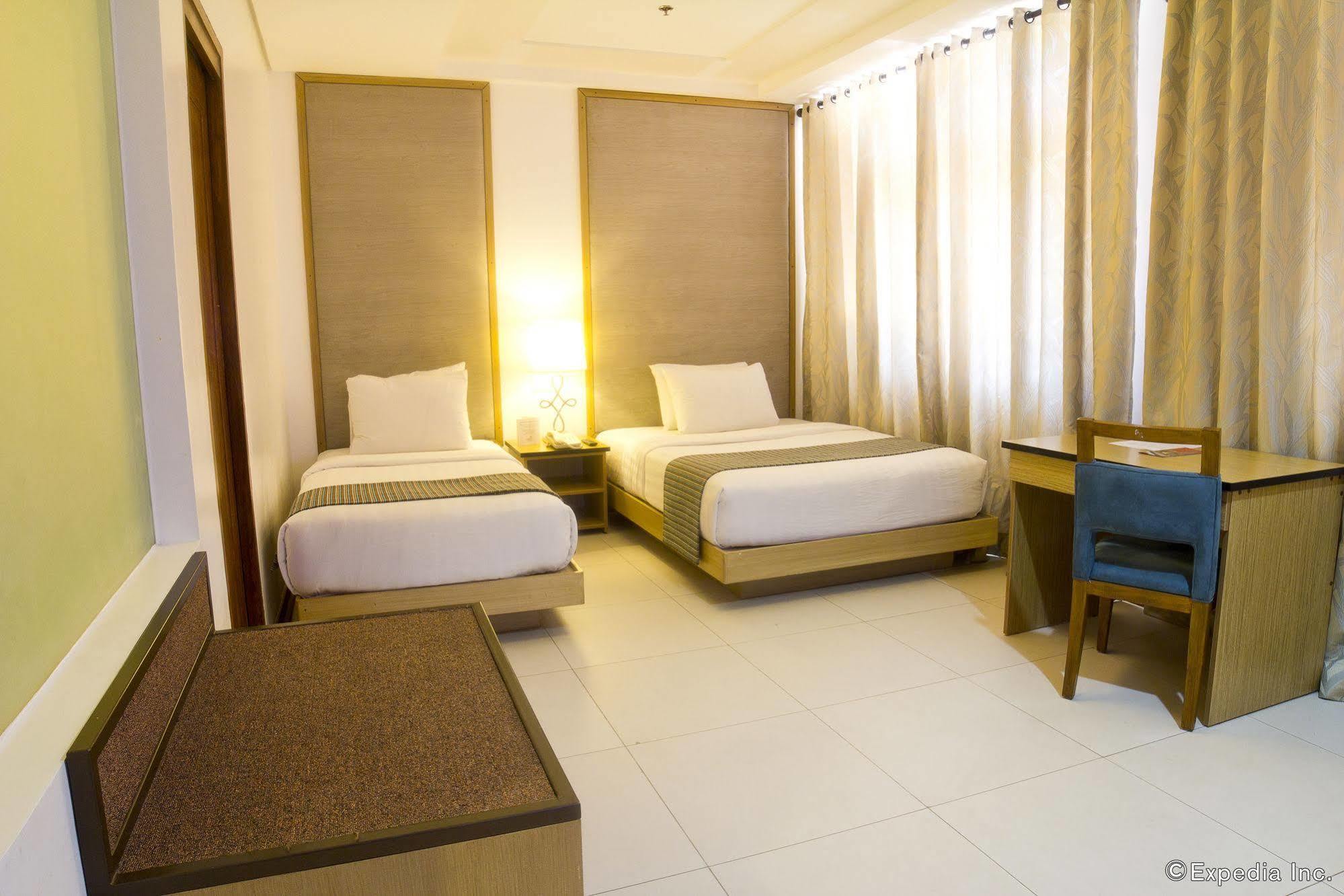 Crown Regency Courtyard Resort Balabag  Экстерьер фото