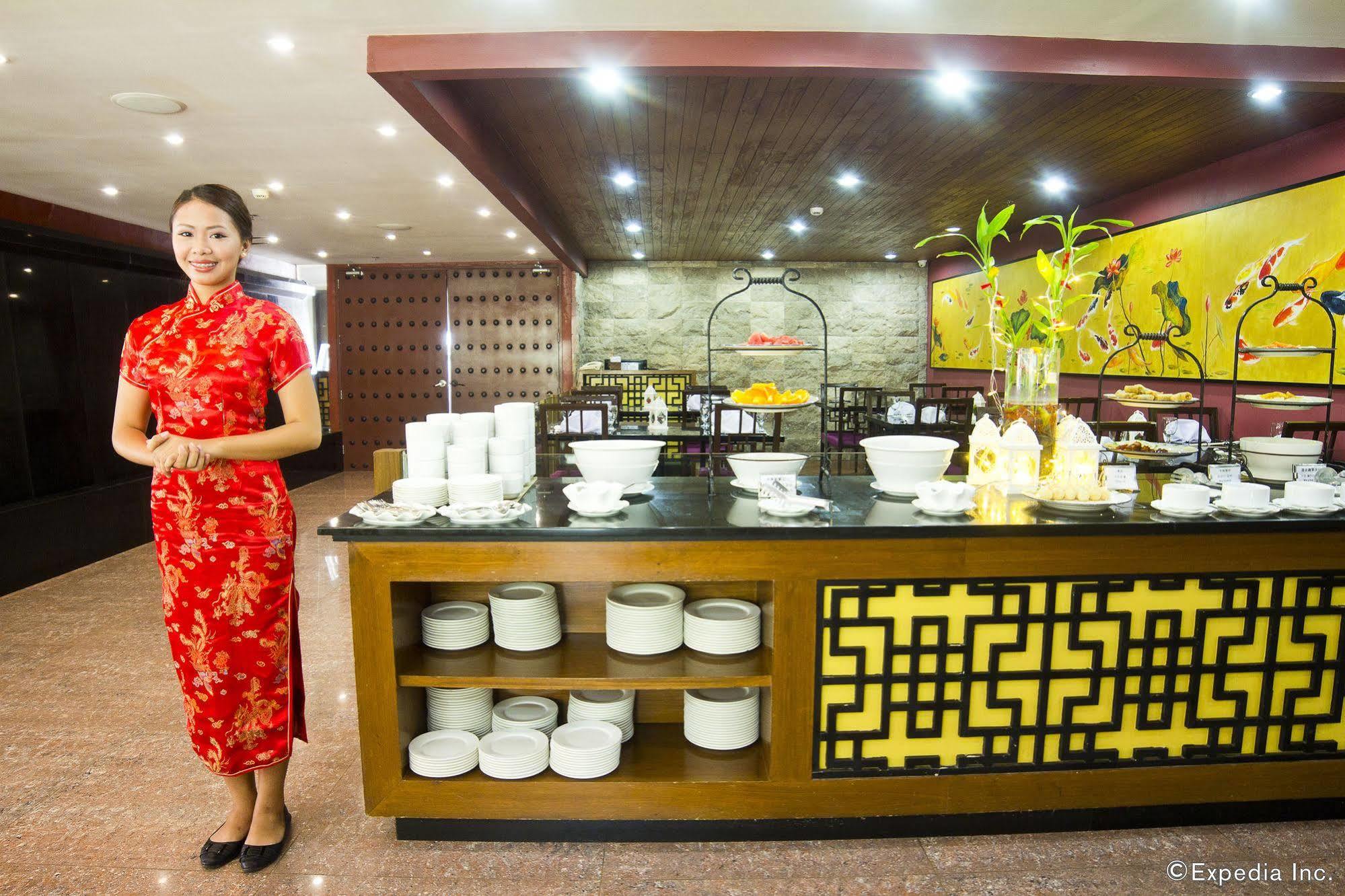 Crown Regency Courtyard Resort Balabag  Экстерьер фото